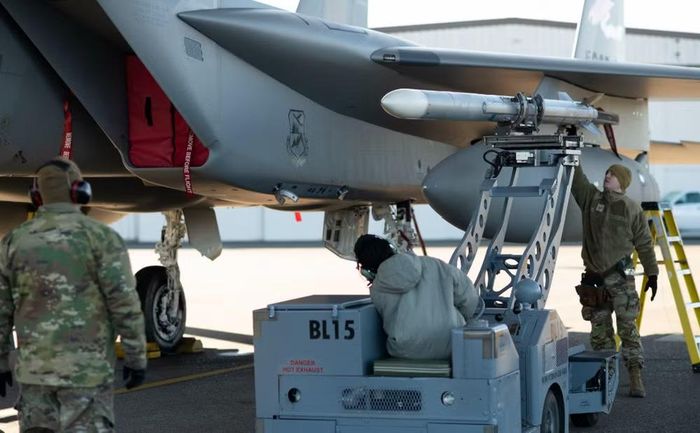 F-15SA là biến thể phát triển từ F-15E Strike Eagle, được Boeing tích hợp hàng loạt nâng cấp về điện tử, cảm biến, tác chiến điện tử và điều khiển bay.