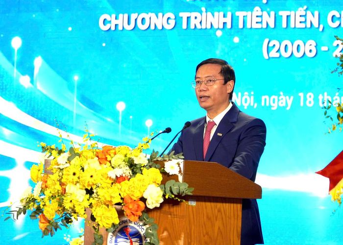 PGS.TS Bùi Đức Thọ - Giám đốc Đại học Kinh tế Quốc dân phát biểu tại buổi lễ.