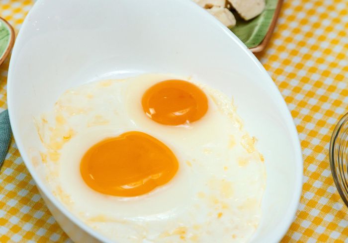 Một quả trứng luộc chín tới có tỷ lệ tiêu hóa, hấp thu khoảng 100%, cao hơn đáng kể so với trứng sống hoặc chưa nấu chín. Ảnh: Magnific.