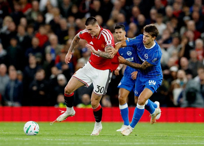  Sesko chơi tệ trước Brighton. Ảnh: Reuters. 