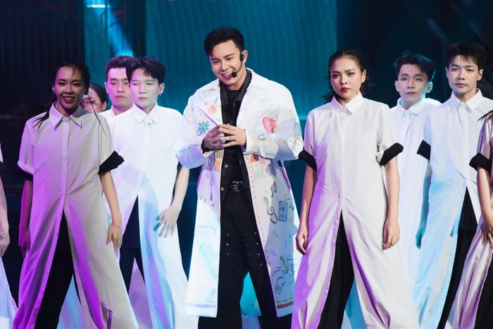  Bài đăng của Đông Hùng trên fanpage là nguồn cơn cho những ồn ào, tranh luận trên mạng xã hội những ngày qua. Ảnh: NSX. 