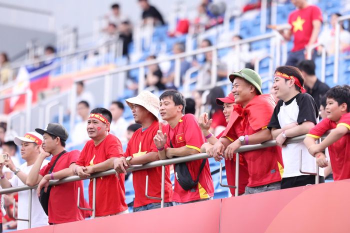 U23 Việt Nam tiếp tục gặp khó trước đối thủ chơi phòng ngự số đông. Ảnh: Mai Hưng.