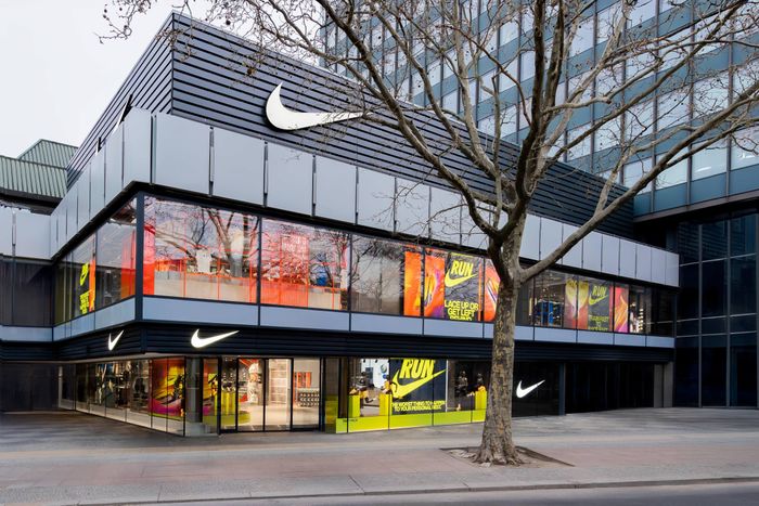  Nike gặp khó khăn trong hoạt động kinh doanh suốt những năm gần đây. Ảnh: Nike Berlin. 