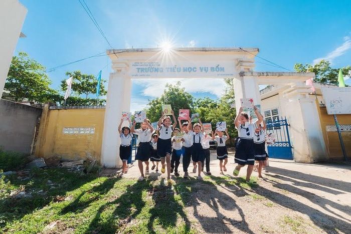  Để thói quen đọc sách của người dân ngoài đô thị phát triển bền vững, các mô hình phát triển văn hóa đọc cộng đồng cần sự hỗ trợ từ chính sách của Nhà nước. Ảnh: Room to Read Việt Nam. 
