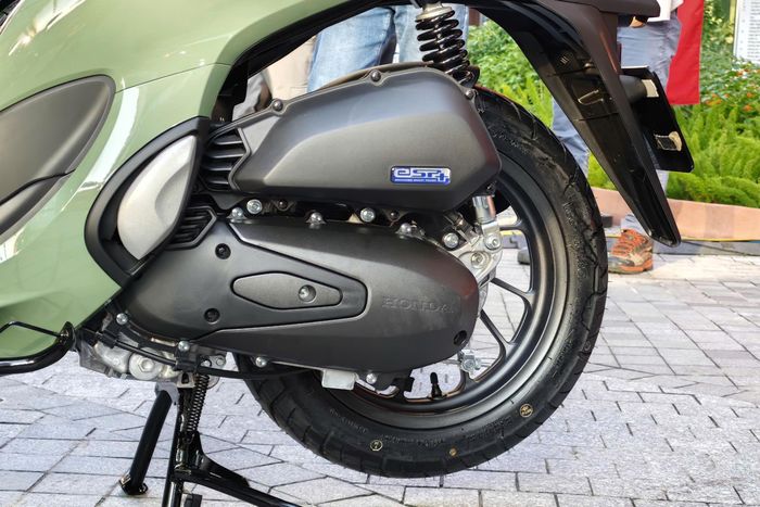 Sh mode 2027 tiếp tục sử dụng nền tảng động cơ eSP, nhưng được Honda Việt Nam cải tiến hệ thống phun xăng điện tử và hệ thống xử lý khí thải trên ống xả. Thay đổi này dự kiến giúp lượng khí thải được công bố giảm khoảng 40%, tối ưu hiệu suất vận hành và tăng khả năng tiết kiệm nhiên liệu.