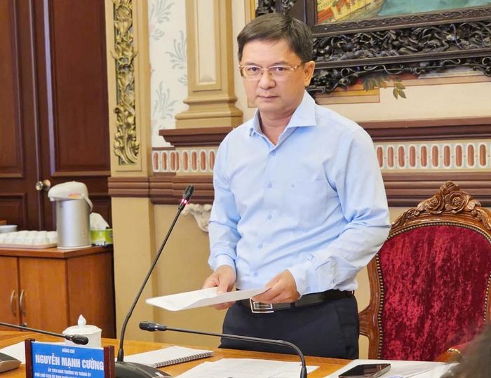Ông Nguyễn Mạnh Cường, Phó Chủ tịch UBND TP.HCM chỉ đạo tại buổi làm việc. Ảnh: Nguyễn Thuận.