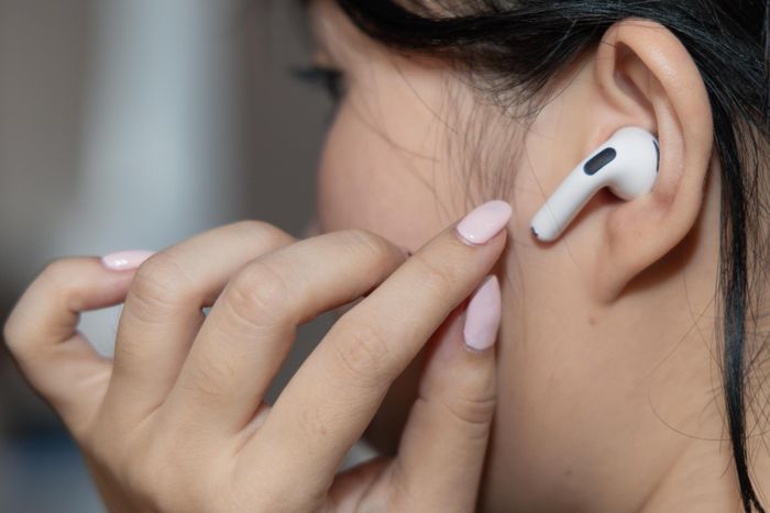  Người dùng muốn cảm giác đeo tai thoải mái có thể sẽ thích AirPods 5 hơn là những mẫu đút ống tai như AirPods Pro. 
