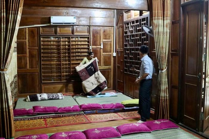 Người dân xã Môn Sơn dùng nhà sàn truyền thống của mình, cải tạo thêm phòng trọ phục vụ du khách tham quan, du lịch