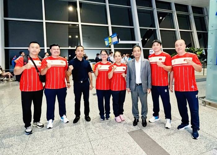 Thứ trưởng Bộ VHTTDL Hoàng Đạo Cương động viên các thành viên đội tuyển MMA Việt Nam