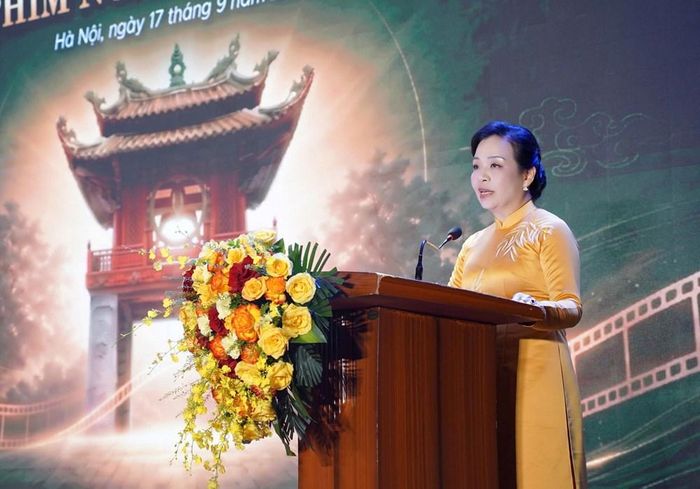 TS Ngô Phương Lan, Chủ tịch VFDA, đồng Trưởng Ban Tổ chức cuộc thi phát biểu tại lễ trao giải