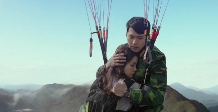 Son Ye Jin tiết lộ chính cô là người đề xuất thay đổi cảnh ôm Hyun Bin so với kịch bản ban đầu. Ảnh: Netflix