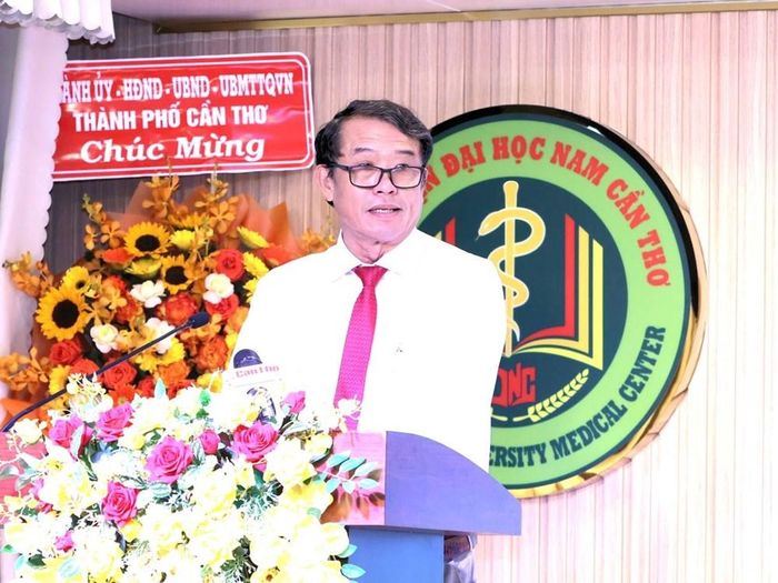 Phó Chủ tịch UBND TP. Cần Thơ Nguyễn Văn Khởi, đánh giá cao hiệu quả phục vụ của Bệnh viện Quốc tế Đại học Nam Cần Thơ