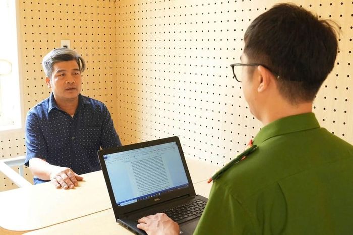 Cơ quan công an làm việc với đối tượng Nguyễn Khắc Hồng