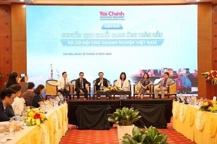 Các diễn giả tham gia tọa đàm nhằm đưa ra giải pháp thúc đẩy doanh nghiệp Việt tham gia sâu hơn vào chuỗi cung ứng toàn cầu