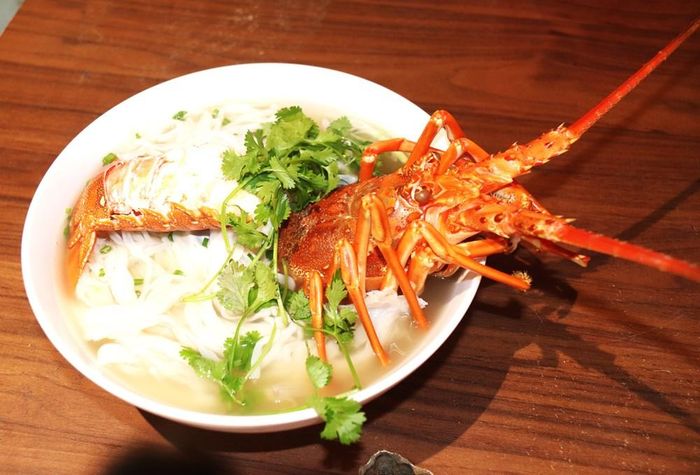 Món phở tôm hùm ở Nha Trang