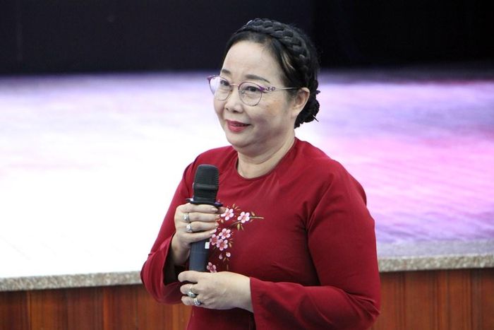 Bà Huỳnh Ngọc Vân, Giám đốc Bảo tàng Áo Dài, chia sẻ về sự gắn kết giữa cơ sở đào tạo và đơn vị sử dụng lao động