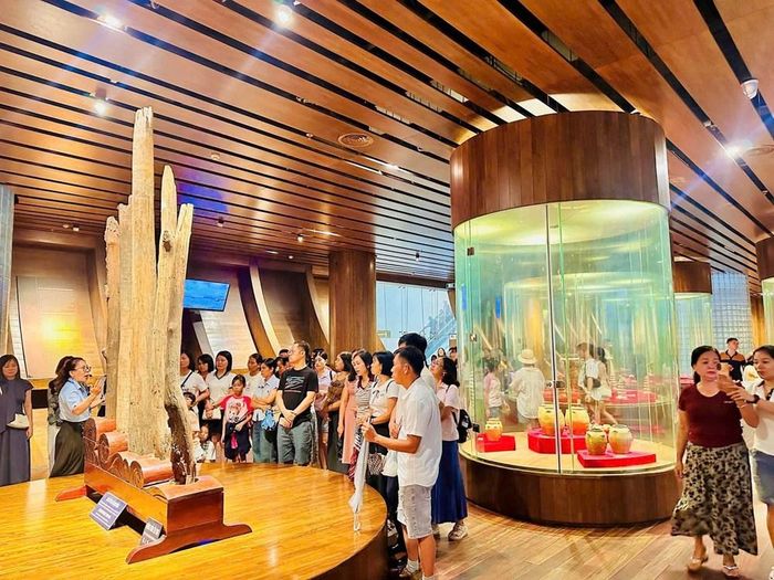 Sở VHTTDL Quảng Ninh yêu cầu chuẩn hóa nội dung thuyết minh, chấn chỉnh thông tin sai lệch và việc lợi dụng không gian trưng bày để quảng bá hàng hóa