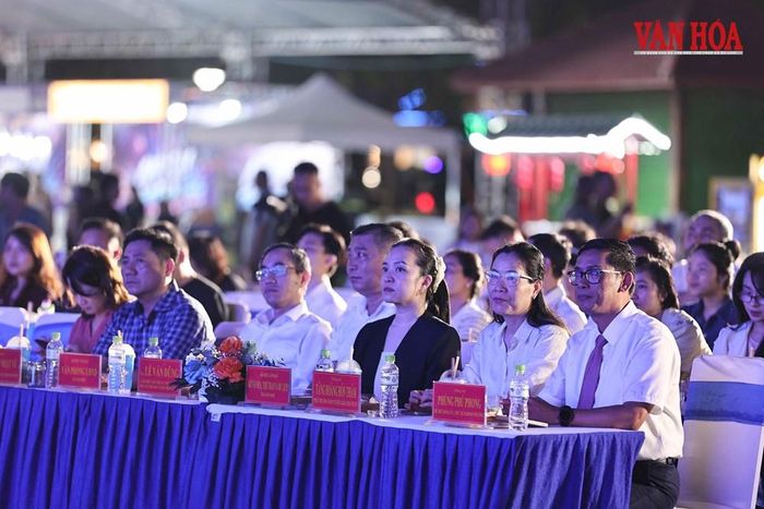 Lãnh đạo Sở VHTTDL Đà Nẵng cùng các đại biểu tham dự Lễ khai mạc