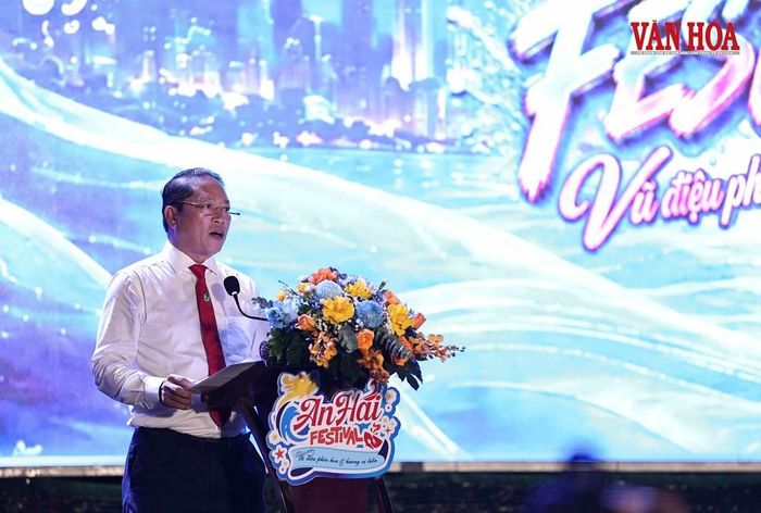Ông Hoàng Công Thanh, Chủ tịch UBND phường An Hải phát biểu khai mạc An Hải Festival 2026