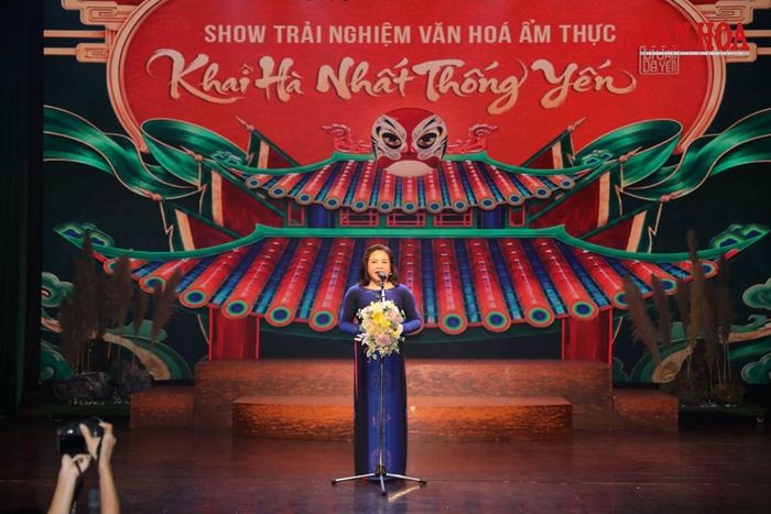 Giám đốc Nhà hát Nghệ thuật truyền thống Đà Nẵng Nguyễn Thị Hương phát biểu tại buổi ra mắt show trải nghiệm văn hoá ẩm thực "Khai Hà Nhất Thống Yến"