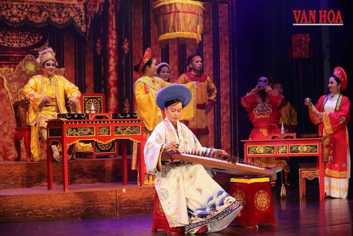 "Khai Hà Nhất Thống Yến" có thời lượng khoảng 45 phút, gồm 3 chương, quy tụ tập thể nghệ sĩ Nhà hát Nghệ thuật truyền thống Đà Nẵng cùng ê-kíp sáng tạo