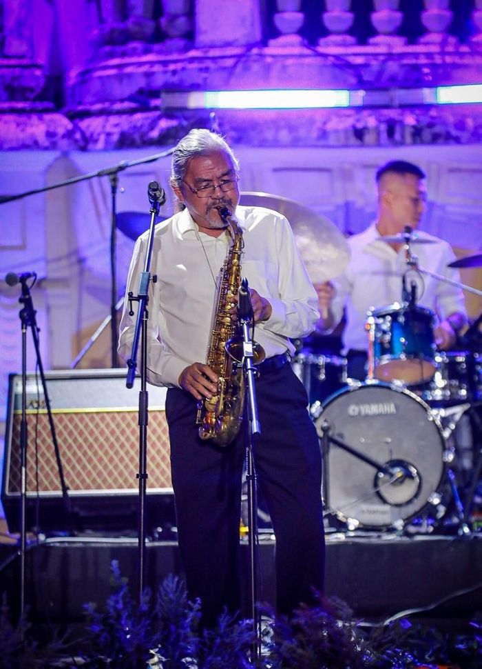 NSƯT, nhạc công kèn saxophone Quyền Văn Minh - đại sứ Hà Nội Jazztival biểu diễn tại chương trình