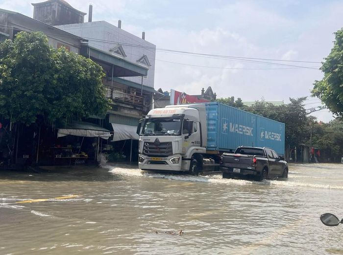 Nhiều tuyến đường trên địa bàn xã Phú Sơn, tỉnh Ninh Bình bị ngập do ảnh hưởng của mưa bão. Ảnh: Thùy Dung - TTXVN