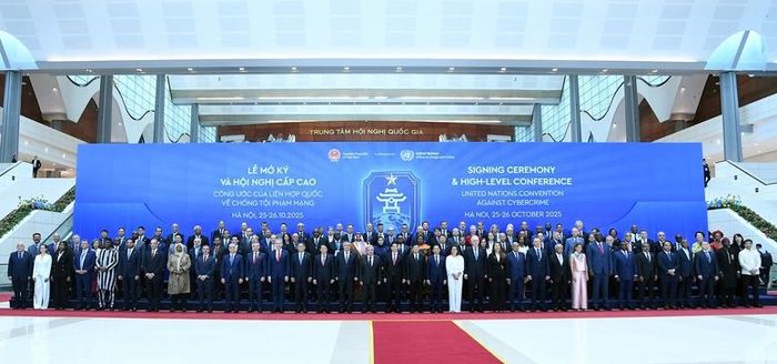 Tháng 10/2025, Việt Nam đăng cai Lễ mở ký Công ước LHQ về chống tội phạm mạng tại Hà Nội. Tổng Thư ký LHQ António Guterres tham dự sự kiện trong chuyến thăm Việt Nam lần thứ hai của ông sau chuyến thăm năm 2022 - Ảnh: chinhphu.vn/Hải Minh