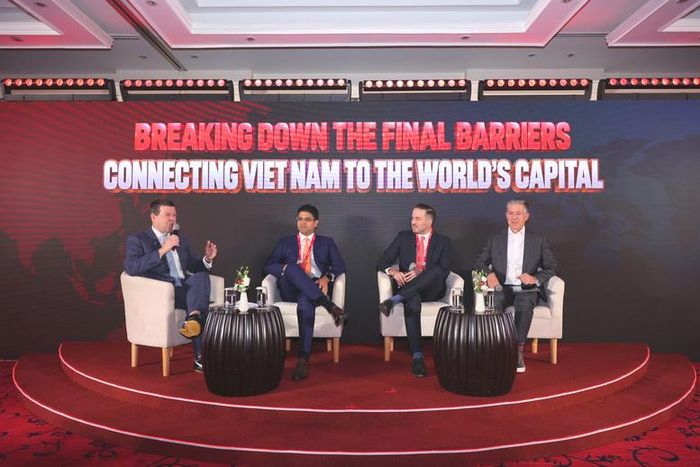 Các lãnh đạo doanh nghiệp, chuyên gia quốc tế trao đổi tại "Viet Nam Becoming: A Celebration, Viet Nam into EM" - Ảnh: chinhphu.vn