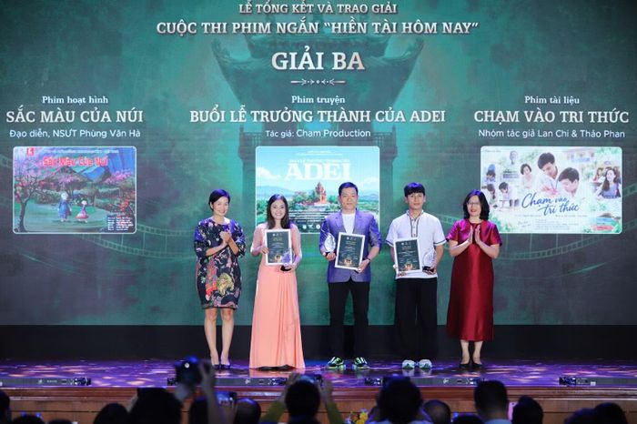 Các tác giả đoạt giải ba. (Ảnh: VIỆT HÙNG/MCST)