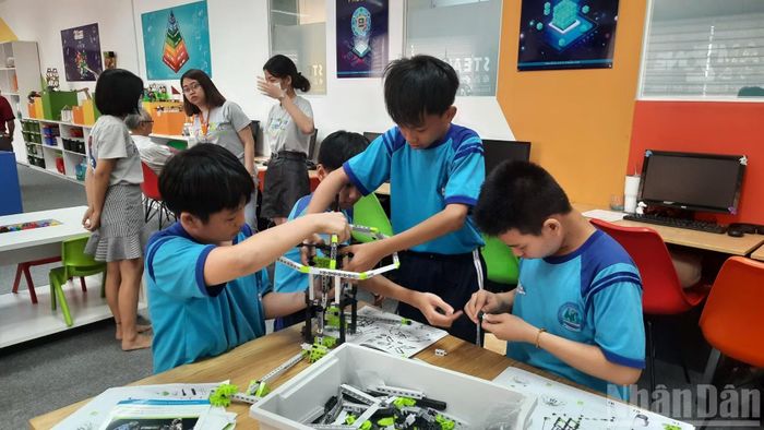 Học sinh Thành phố Hồ Chí Minh trải nghiệm phương thức giáo dục STEM/STEAM tại Trung tâm Giáo dục STEAMZone, Khu Công viên phần mềm Quang Trung.