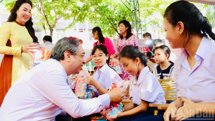 Nụ cười của người dân là thước đo hạnh phúc, là thành công đối với mỗi quyết sách.