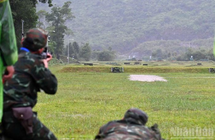 Thành tích bài bắn tính trên số điểm và thời gian hoàn thành bài.