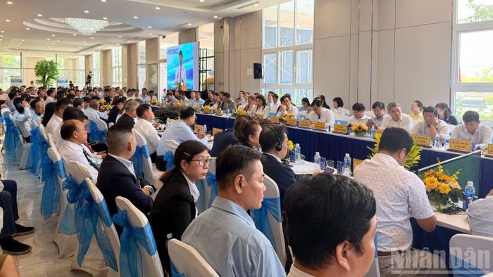 Nhiều nhà đầu tư đến tham dự hội nghị. (Ảnh: THANH HẢI)