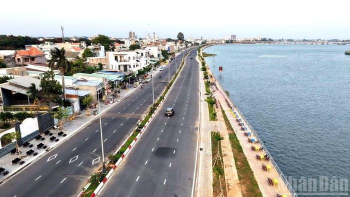 Tuyến đường ven sông Đồng Nai mới đưa vào khai thác tại phường Trấn Biên từng bước tạo tiền đề để phường phát huy lợi thế ven sông, phát triển kinh tế, văn hóa, xã hội.