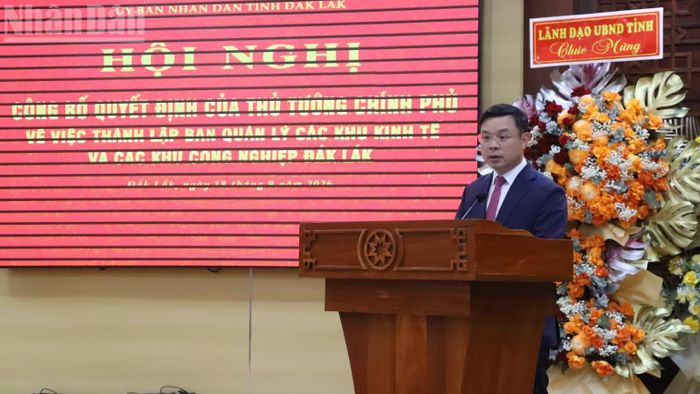 Chủ tịch Ủy ban nhân dân tỉnh Đắk Lắk Đỗ Hữu Huy phát biểu giao nhiệm vụ. (Ảnh: Công Lý)