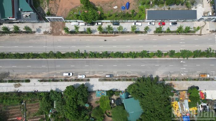 Chủ đầu tư và các nhà thầu tổ chức thi công đồng thời nhiều mũi, ưu tiên hoàn thiện hạ tầng kỹ thuật ngầm, hệ thống điện và các công trình ngầm trước khi thảm bê tông nhựa.