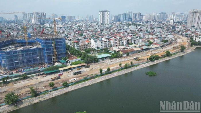 Đoạn Nguyễn Trãi (Quốc lộ 6) - Đầm Hồng dài khoảng 1,5km đang được đẩy nhanh tiến độ.
