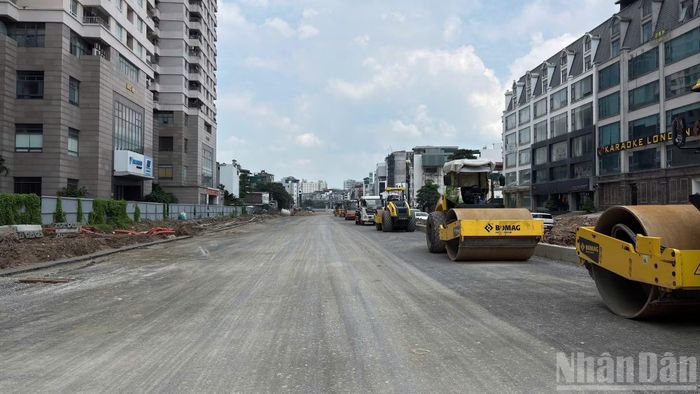 Công trường Vành đai 2,5 qua khu vực Cầu Giấy đang được đẩy nhanh tiến độ, nhiều hạng mục của tuyến đường đã dần hình thành, tạo diện mạo mới cho khu vực.