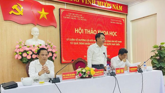 Phó Giáo sư, Tiến sĩ Nguyễn Ngọc Hà, Phó Tổng Biên tập Tạp chí Cộng sản phát biểu kết luận hội thảo. (Ảnh: TẤN TOÀN)