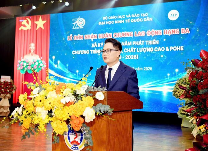  Tiến sĩ Vũ Văn Ngọc, Viện trưởng Viện Đào tạo Tiên tiến, Chất lượng cao và POHE (Đại học Kinh tế Quốc dân) phát biểu. (Ảnh: NEU) 