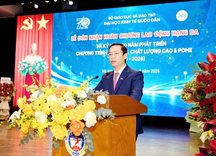  Phó Giáo sư, Tiến sĩ Bùi Đức Thọ, Giám đốc Đại học Kinh tế Quốc dân phát biểu. (Ảnh: NEU) 