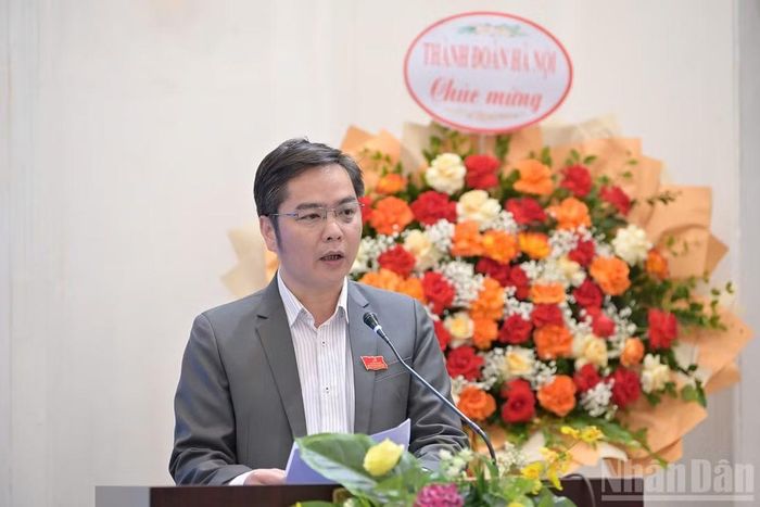 Phó Bí thư, Chủ tịch xã Nam Ban Lâm Hà Phan Tiến Dũng bày tỏ tri ân tới các thế hệ cán bộ đoàn, đoàn viên, thanh niên Thủ đô. (Ảnh: LINH PHAN)