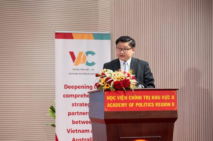Phó Giáo sư, Tiến sĩ Đậu Hương Nam, Vụ trưởng Vụ Hợp tác quốc tế, Học viện Chính trị quốc gia Hồ Chí Minh phát biểu. (Ảnh: Đại sứ quán Australia tại Việt Nam)