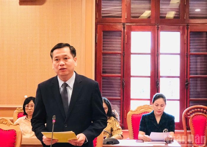 Đồng chí Nguyễn Long Hải phát biểu giao nhiệm vụ. (Ảnh: QUỲNH CHI)