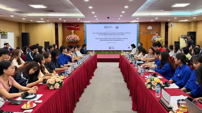 Toàn cảnh sự kiện “Việc làm thanh niên và xu hướng thị trường lao động: Dữ liệu, bằng chứng và truyền thông”. (Ảnh: NHẬT ANH)