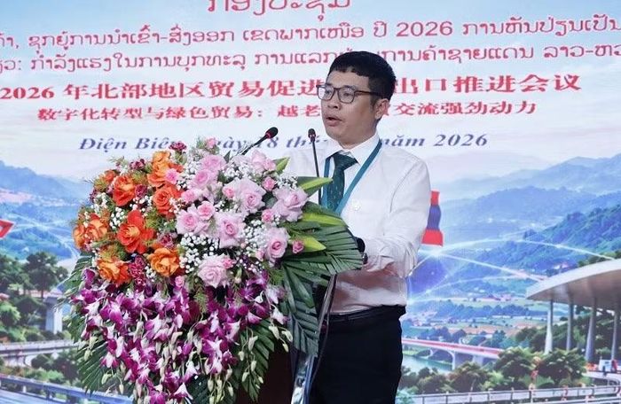 Ông Nguyễn Ngọc Cẩm, Tổng Giám đốc Công ty cổ phần Cao-su Điện Biên phát biểu tại hội nghị. (Ảnh: LÊ LAN)