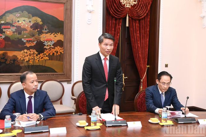 Đại sứ Phạm Bình Đàm thay mặt các Đại sứ mới được bổ nhiệm phát biểu.