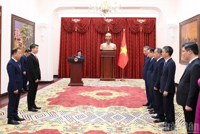  Tổng Bí thư, Chủ tịch nước Tô Lâm chủ trì Lễ trao Quyết định bổ nhiệm﻿ cho hai Đại sứ nước Cộng hòa xã hội chủ nghĩa Việt Nam tại nước ngoài. 