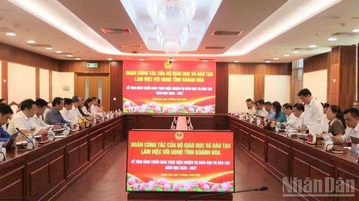 Quang cảnh buổi làm việc. (Ảnh: VŨ TÂN)
